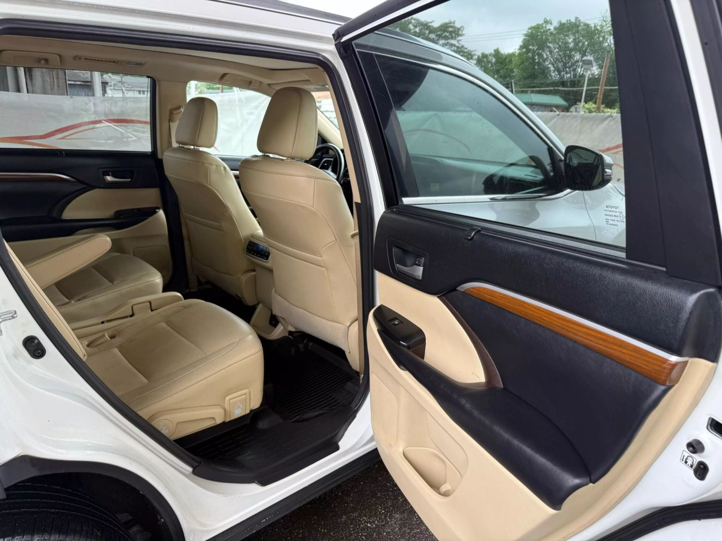 2018 Toyota Highlander - Image 23