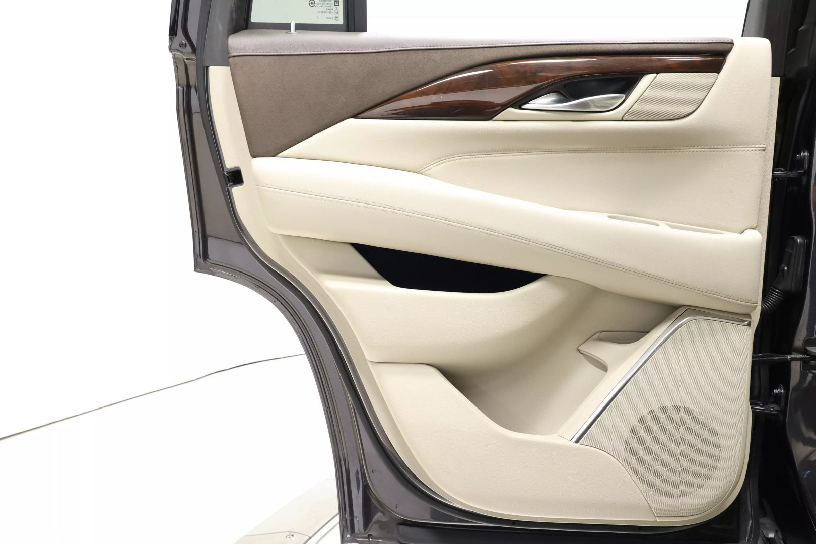 2017 Cadillac Escalade - Image 43