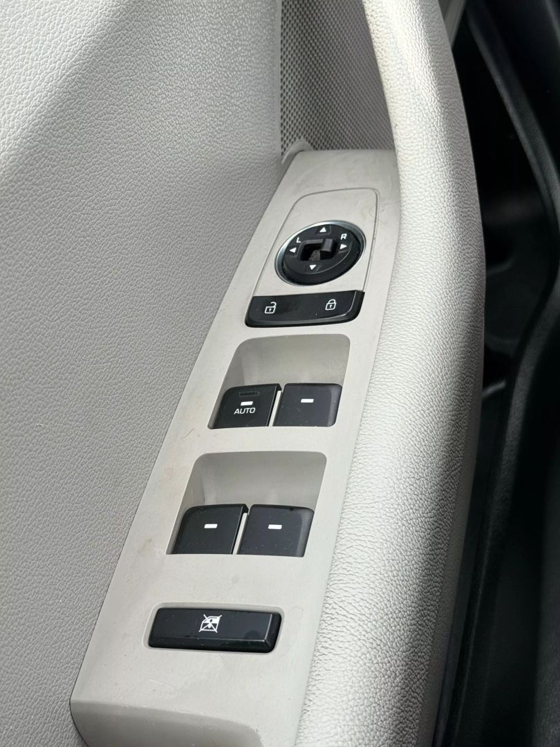 2016 Hyundai Sonata - Image 40