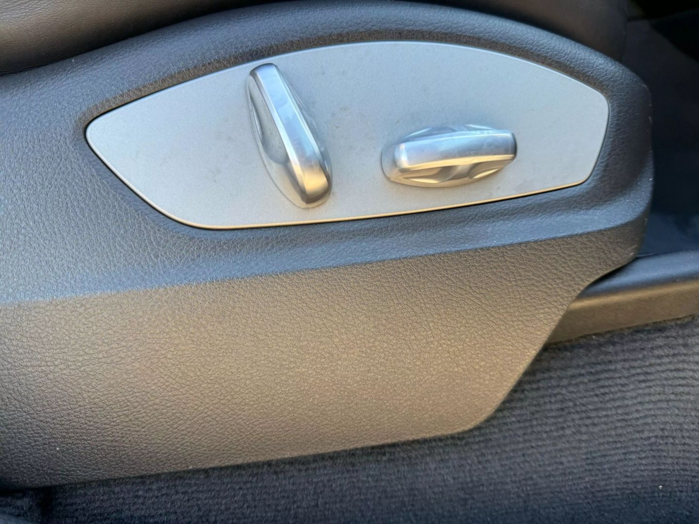 2014 Porsche Cayenne - Image 27