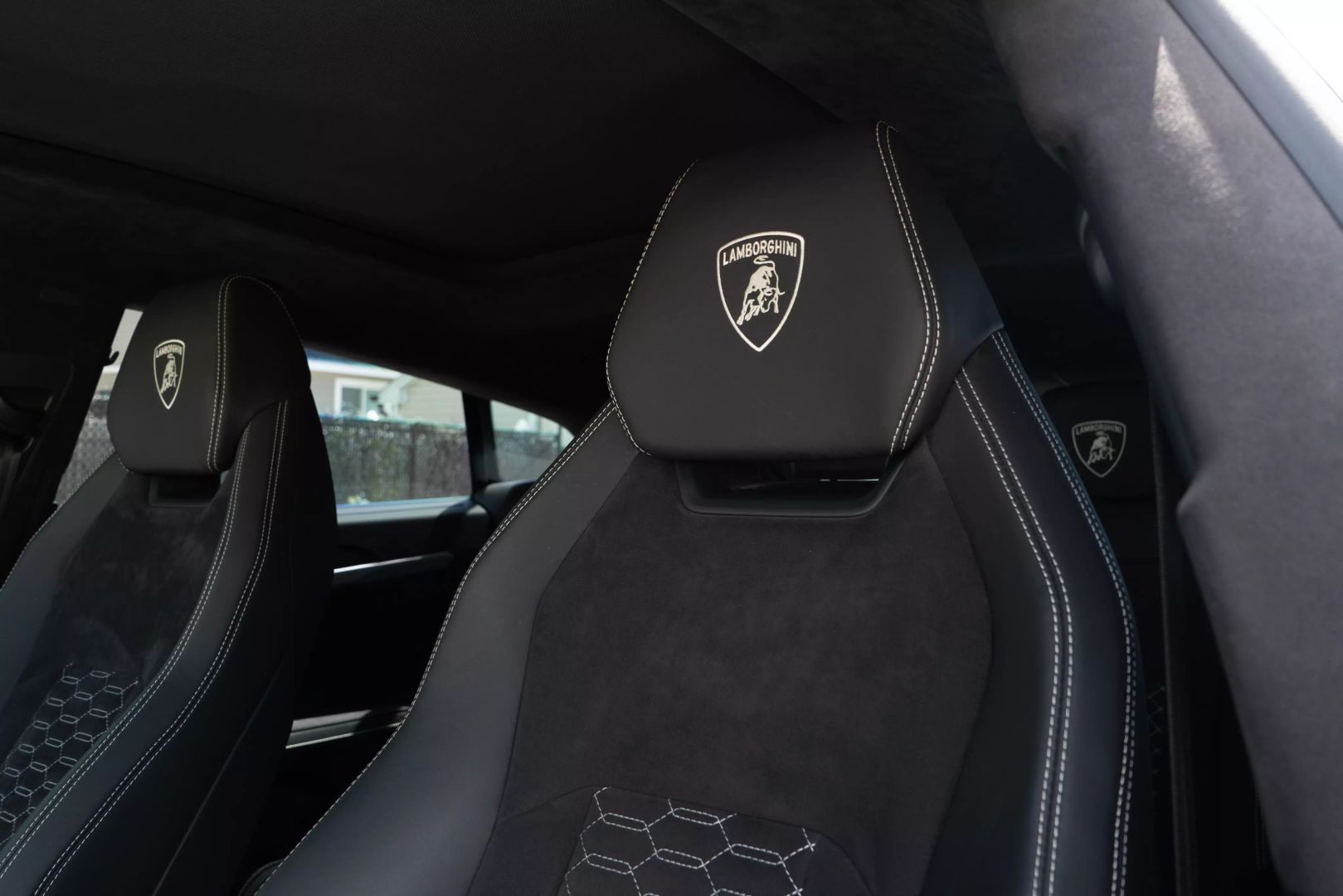 2019 Lamborghini Urus - Image 39