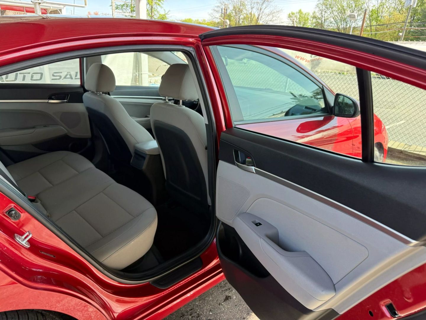 2019 Hyundai Elantra - Image 21