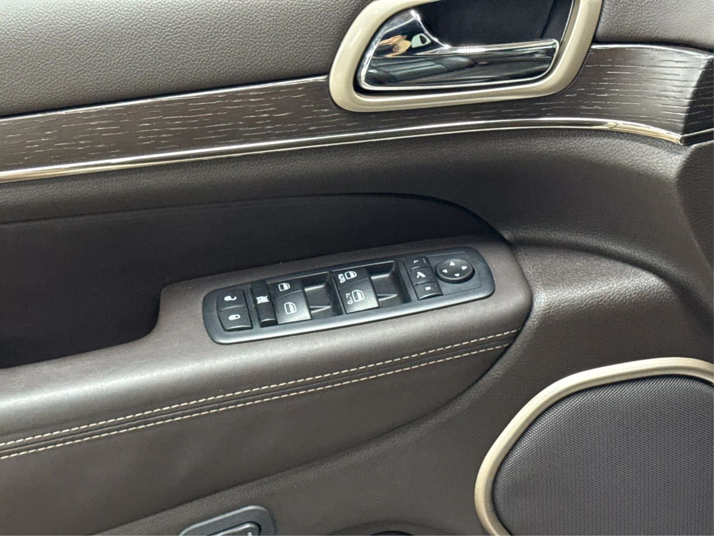 2014 Jeep Grand Cherokee - Image 30