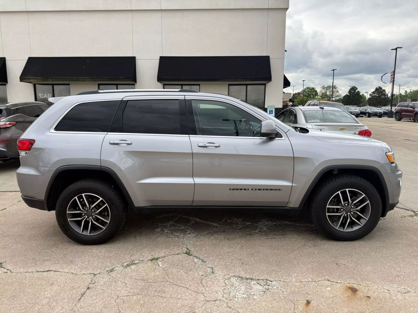 2021 Jeep Grand Cherokee - Image 16