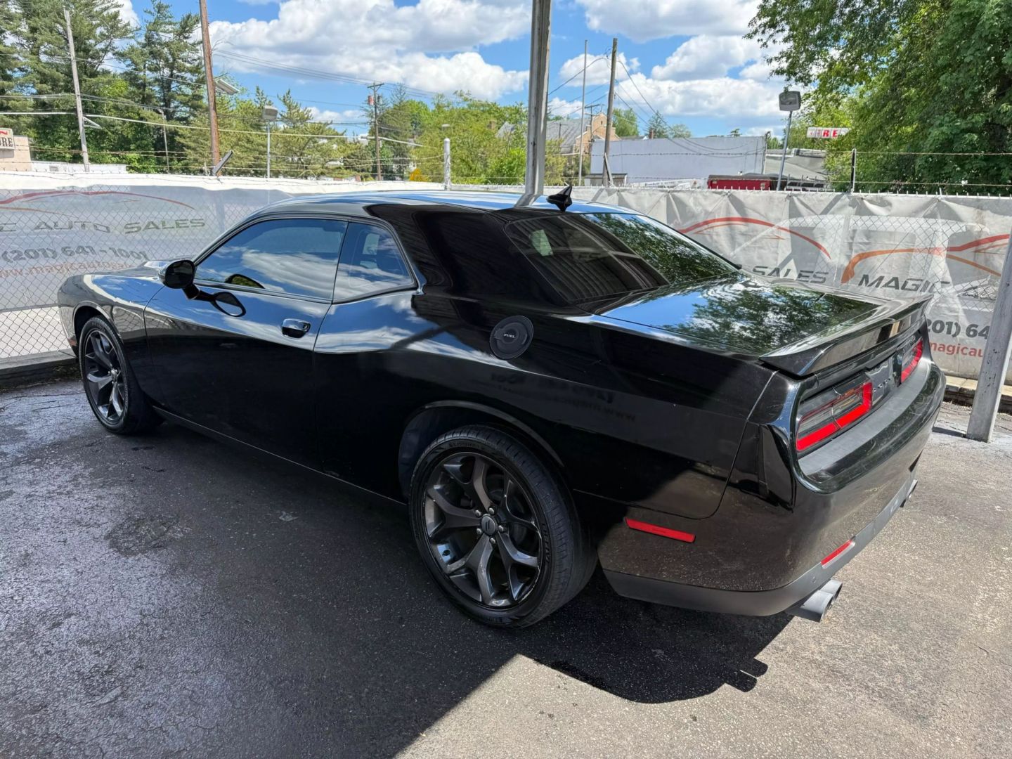 2017 Dodge Challenger - Image 13