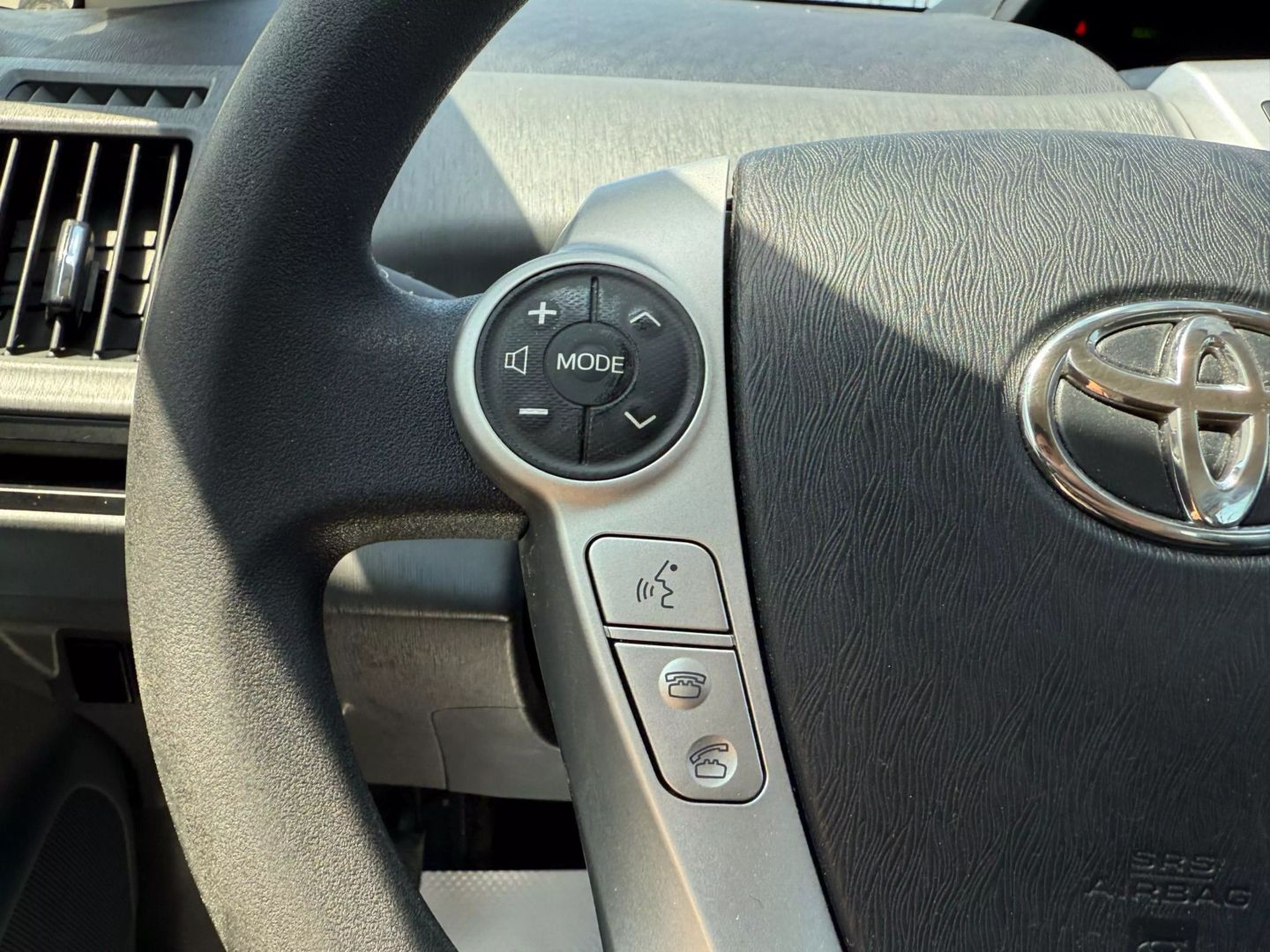 2014 Toyota Prius V - Image 29