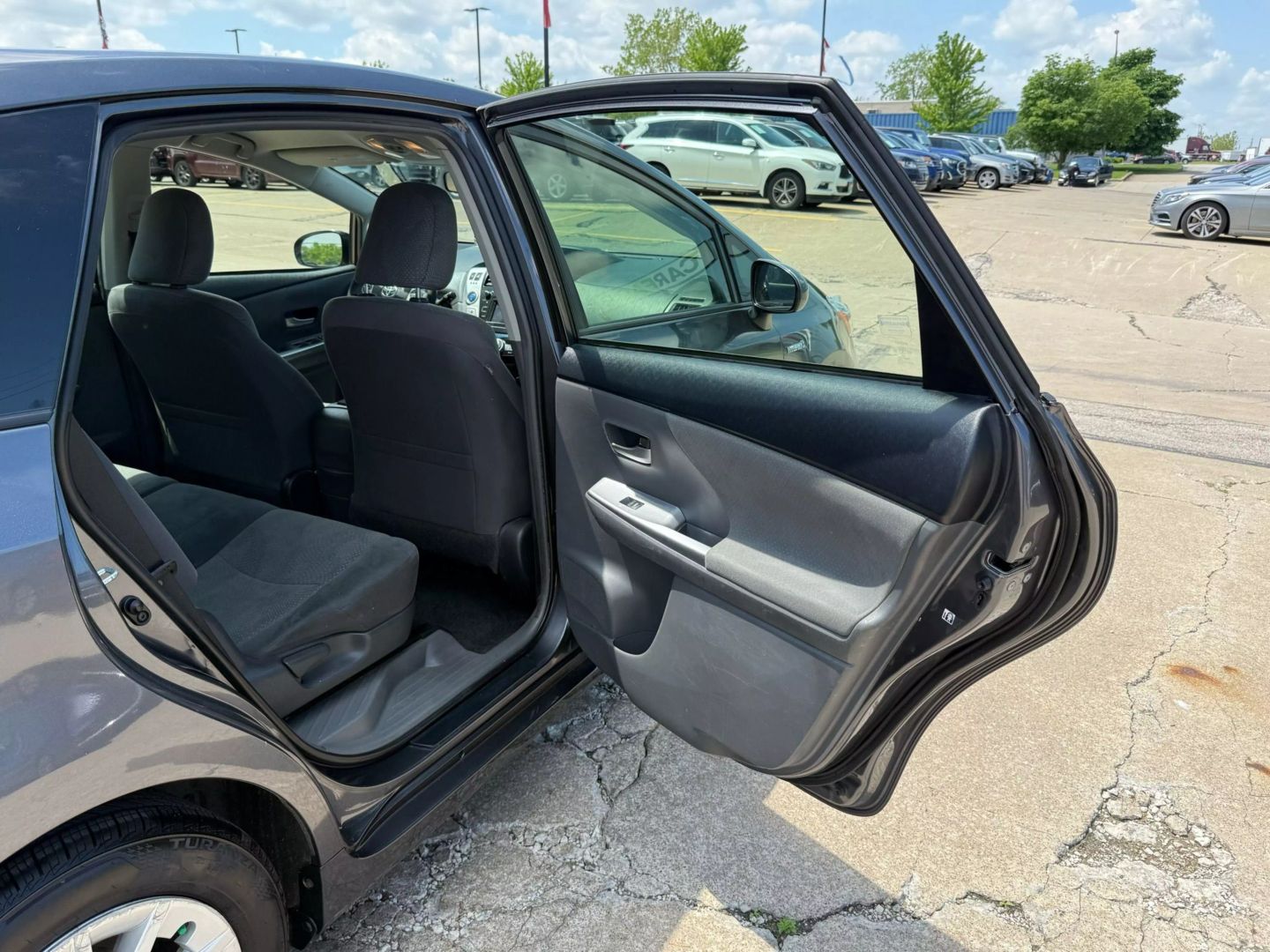 2014 Toyota Prius V - Image 21