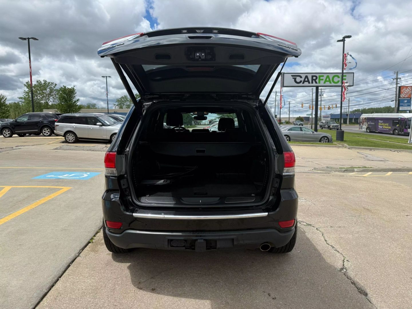 2018 Jeep Grand Cherokee - Image 12
