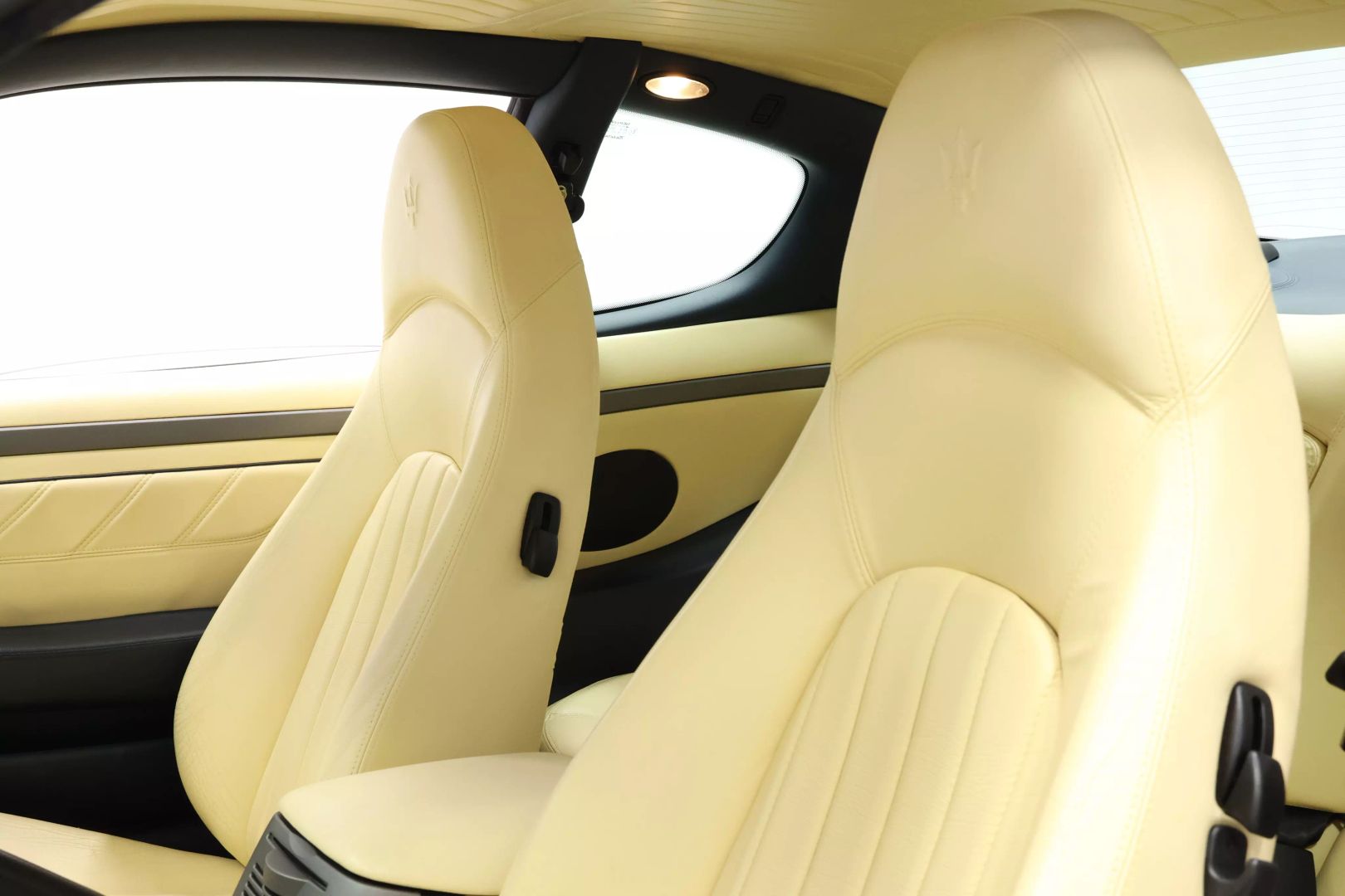 2004 Maserati Coupe - Image 16
