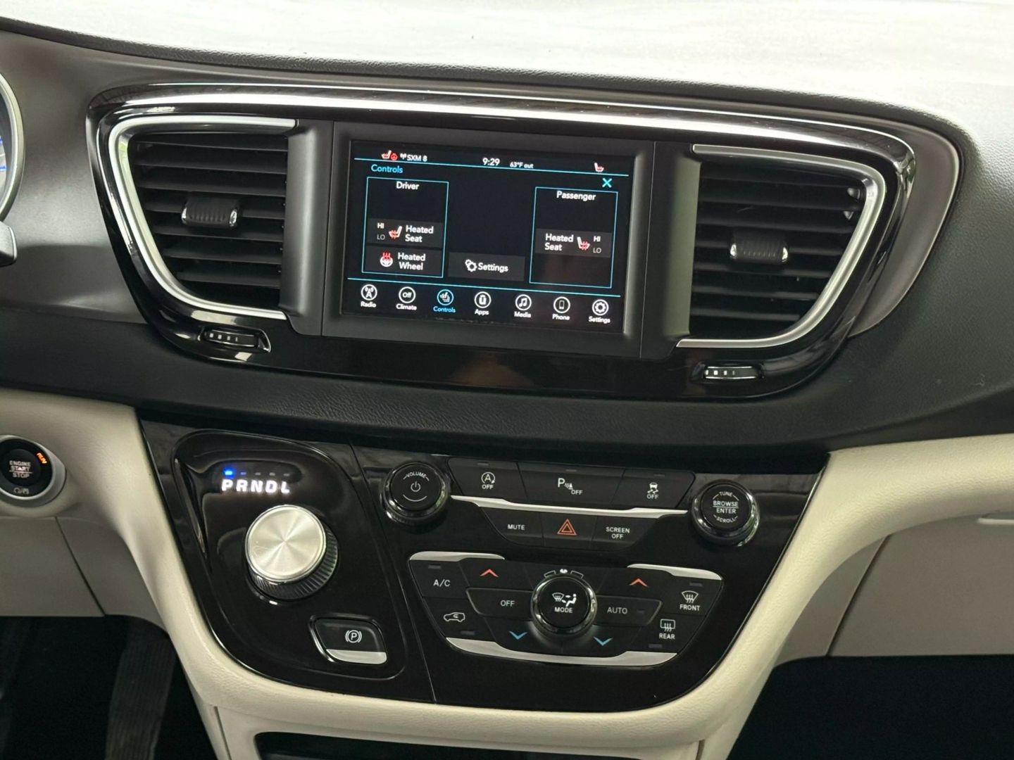 2020 Chrysler Pacifica - Image 27