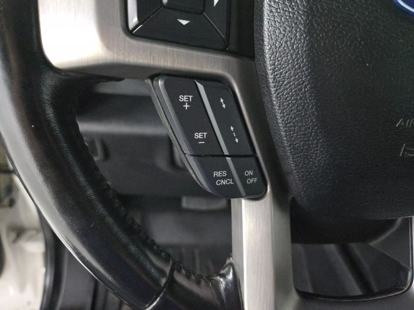 2019 Ford F350 Super Duty Crew Cab - Image 30