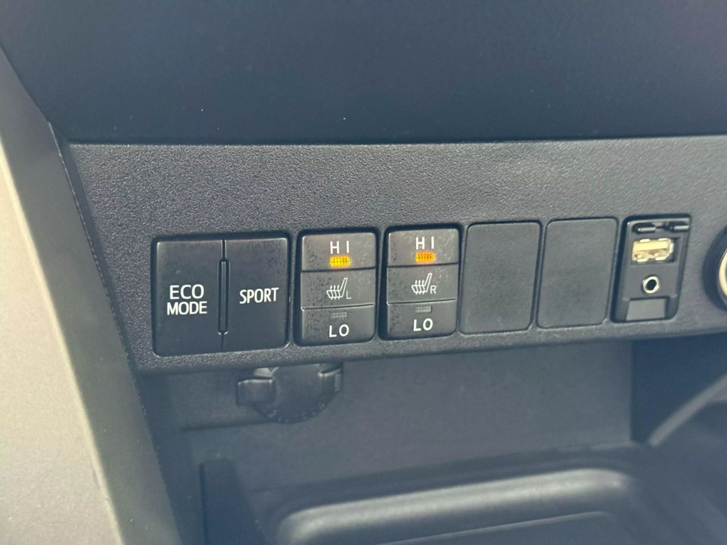 2016 Toyota Rav4 - Image 29