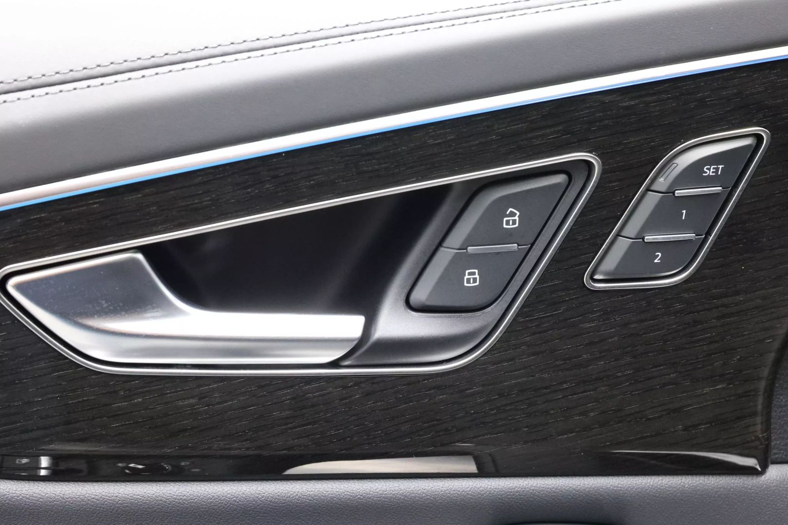 2025 Audi Q8 - Image 13