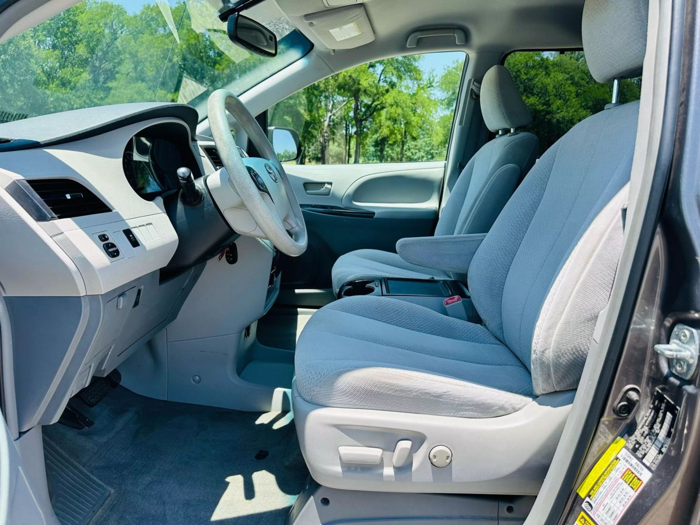 2014 Toyota Sienna - Image 13