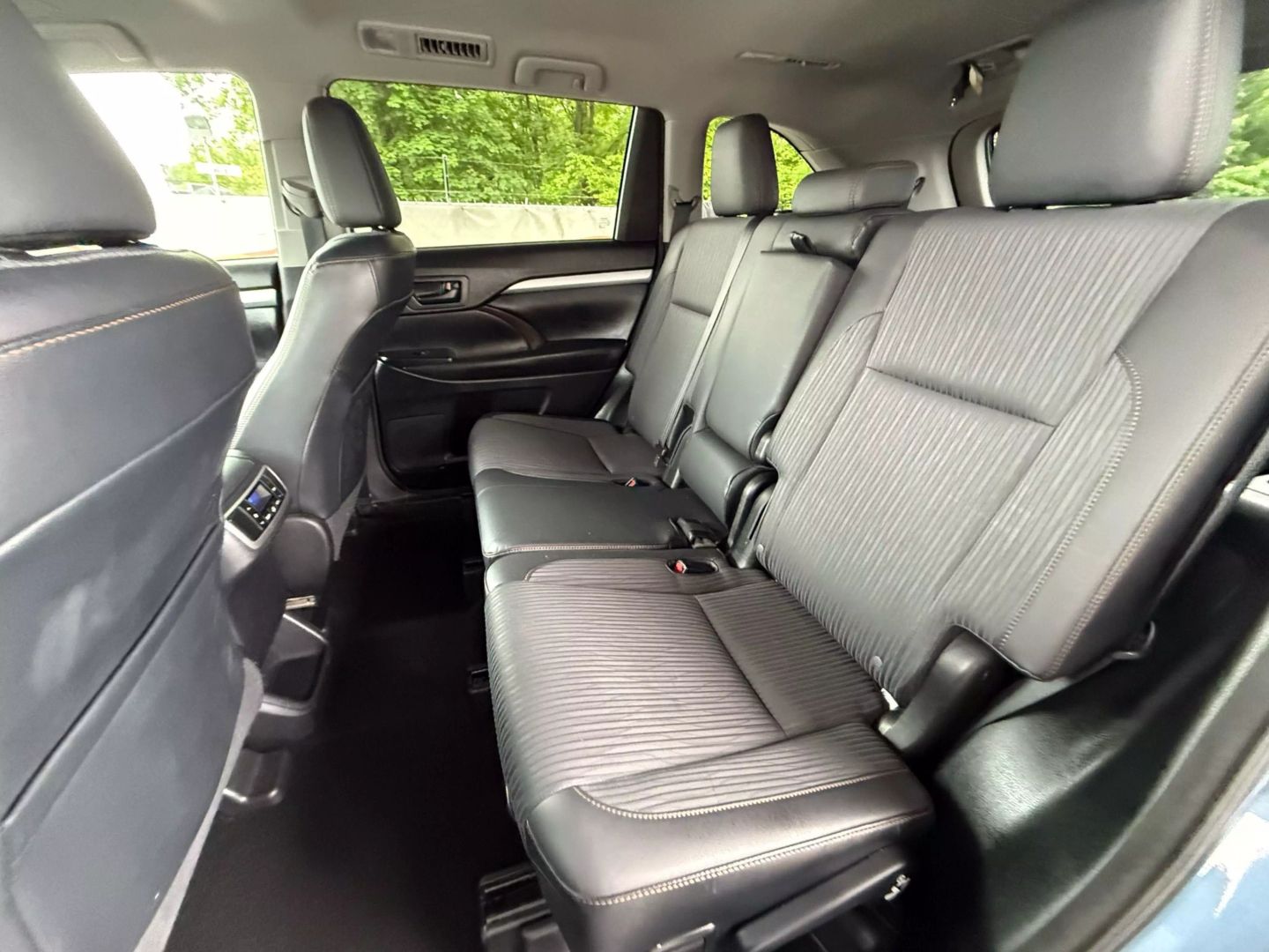 2015 Toyota Highlander - Image 19