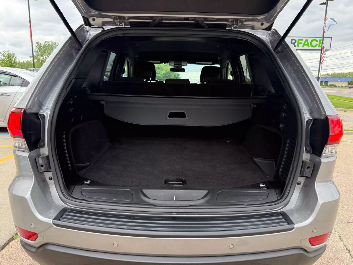 2021 Jeep Grand Cherokee - Image 13