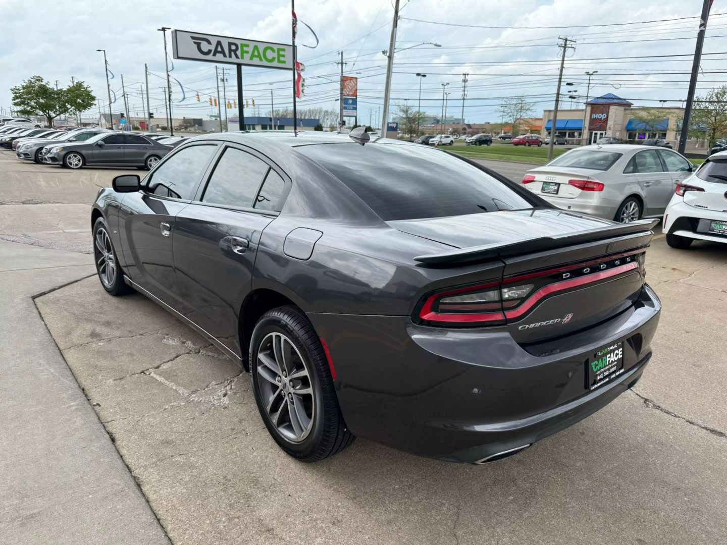 2018 Dodge Charger - Image 8