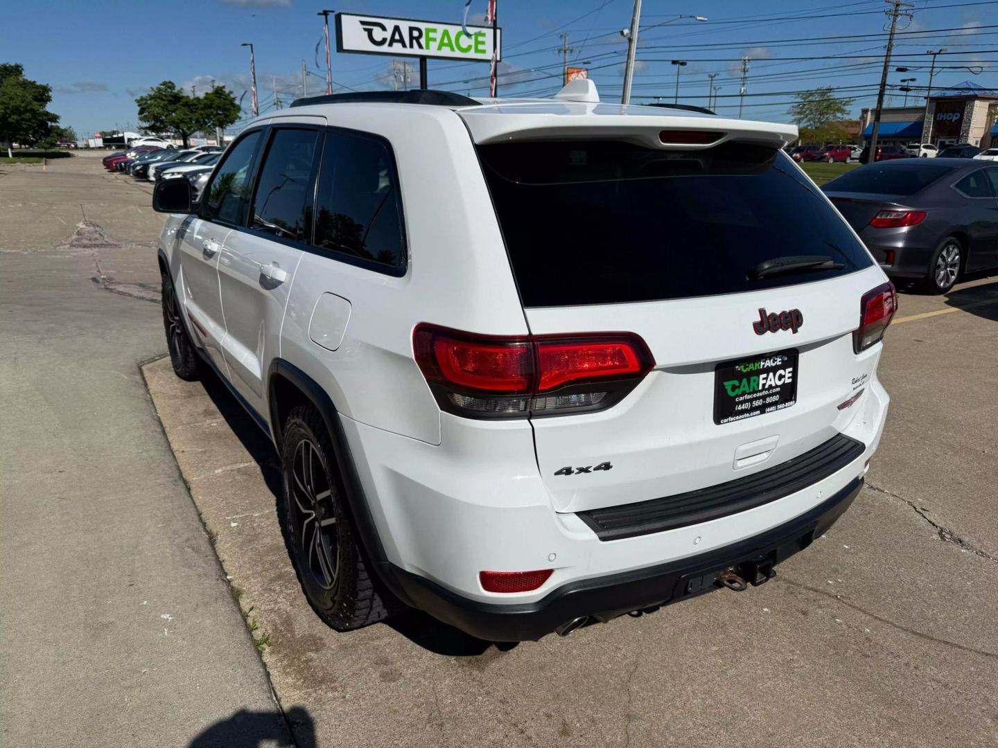 2020 Jeep Grand Cherokee - Image 8