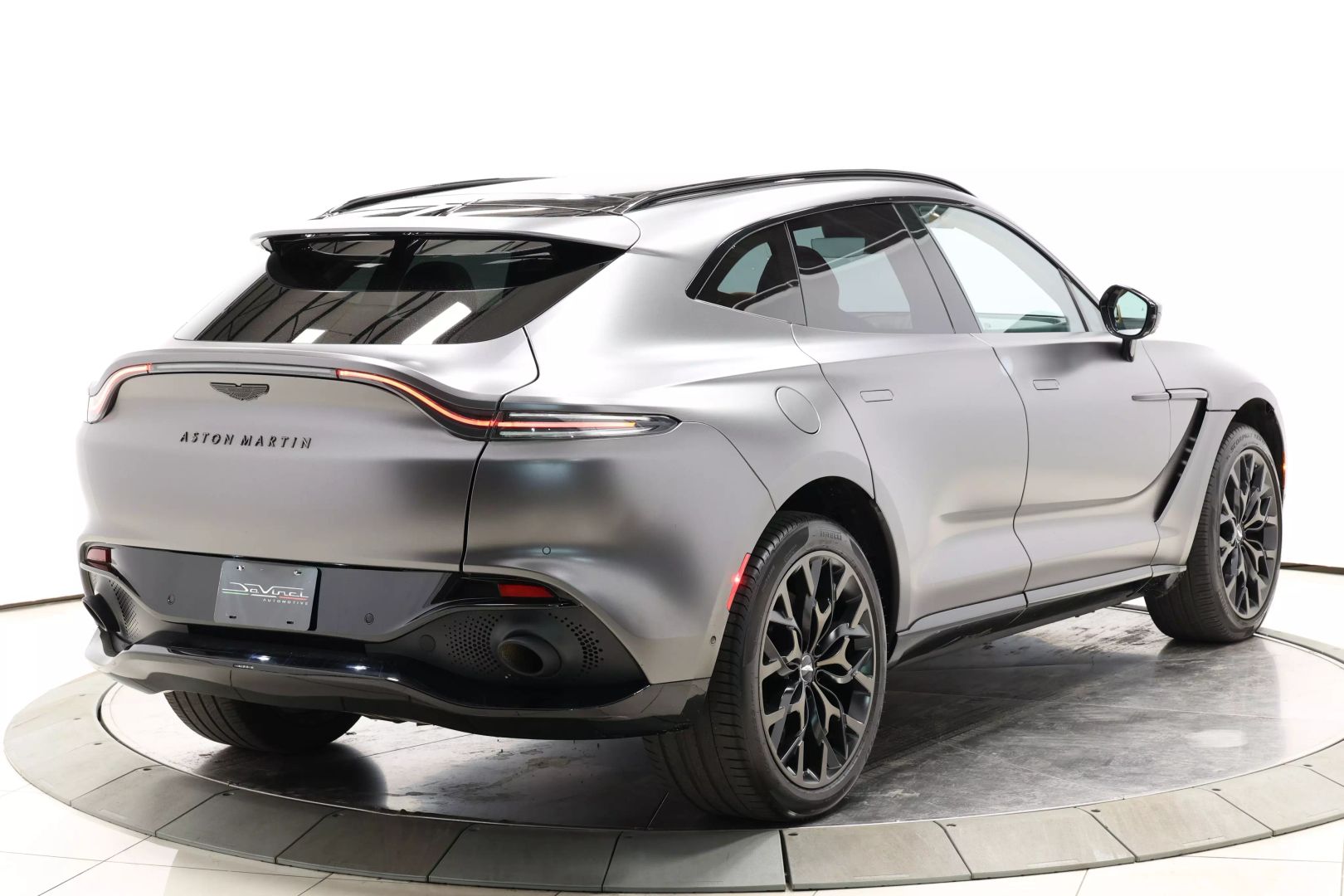 2021 Aston Martin Dbx - Image 4
