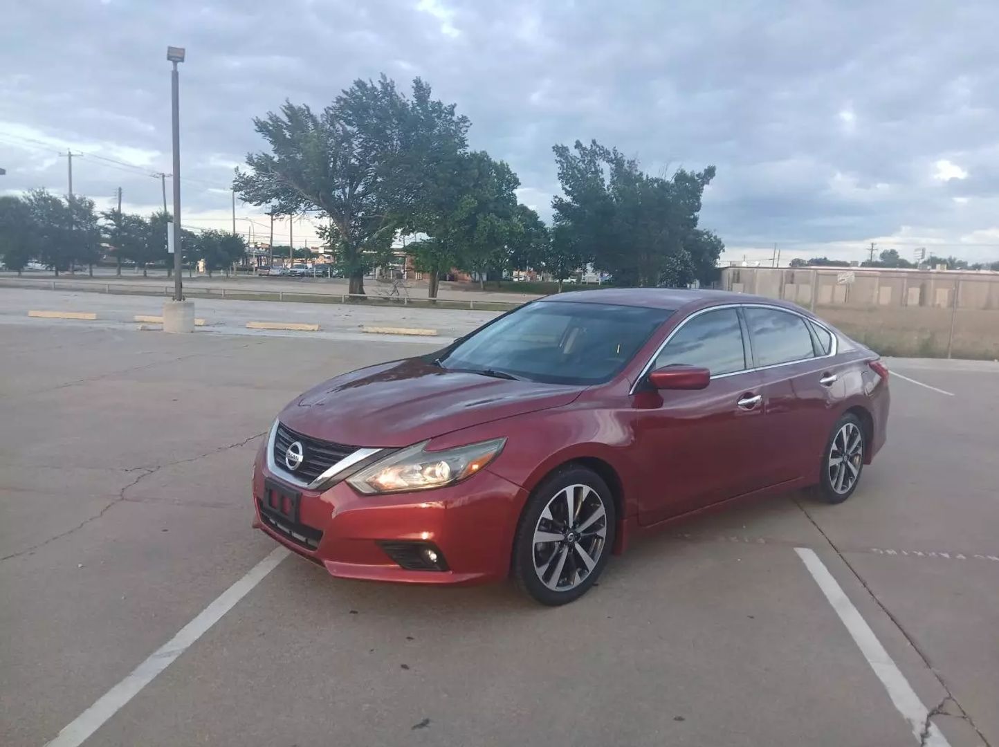 2016 Nissan Altima - Image 2