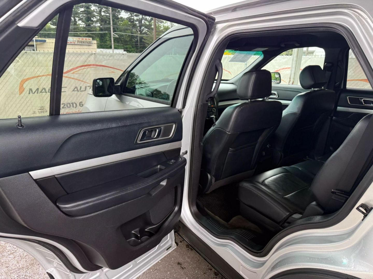2016 Ford Explorer - Image 17