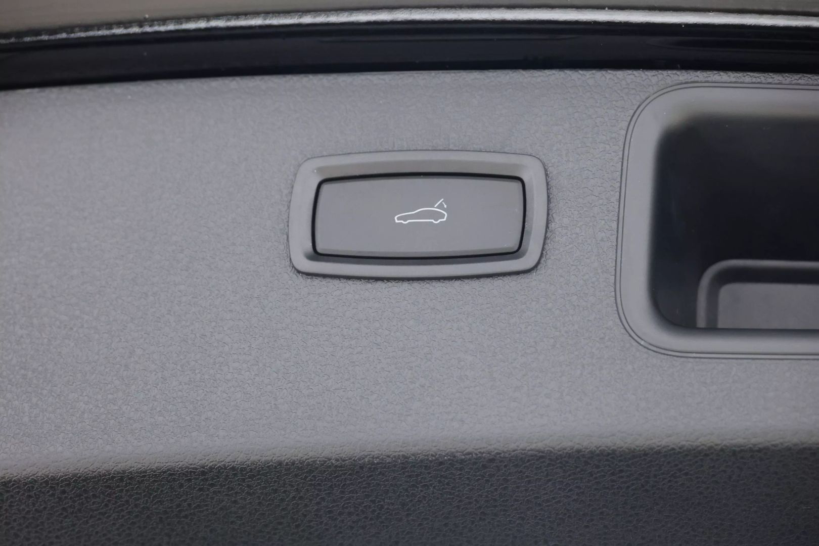 2021 Porsche Macan - Image 59