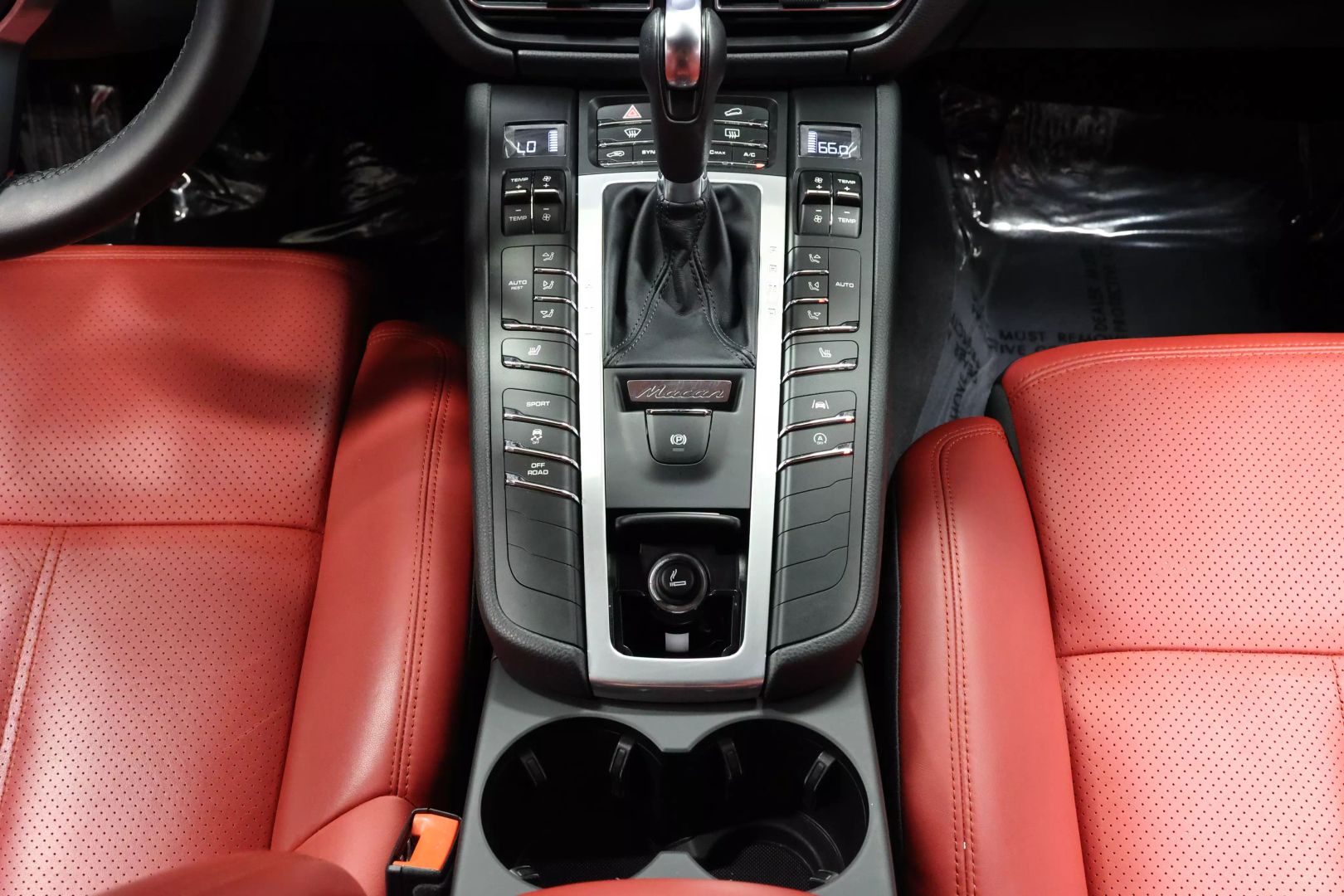 2021 Porsche Macan - Image 36