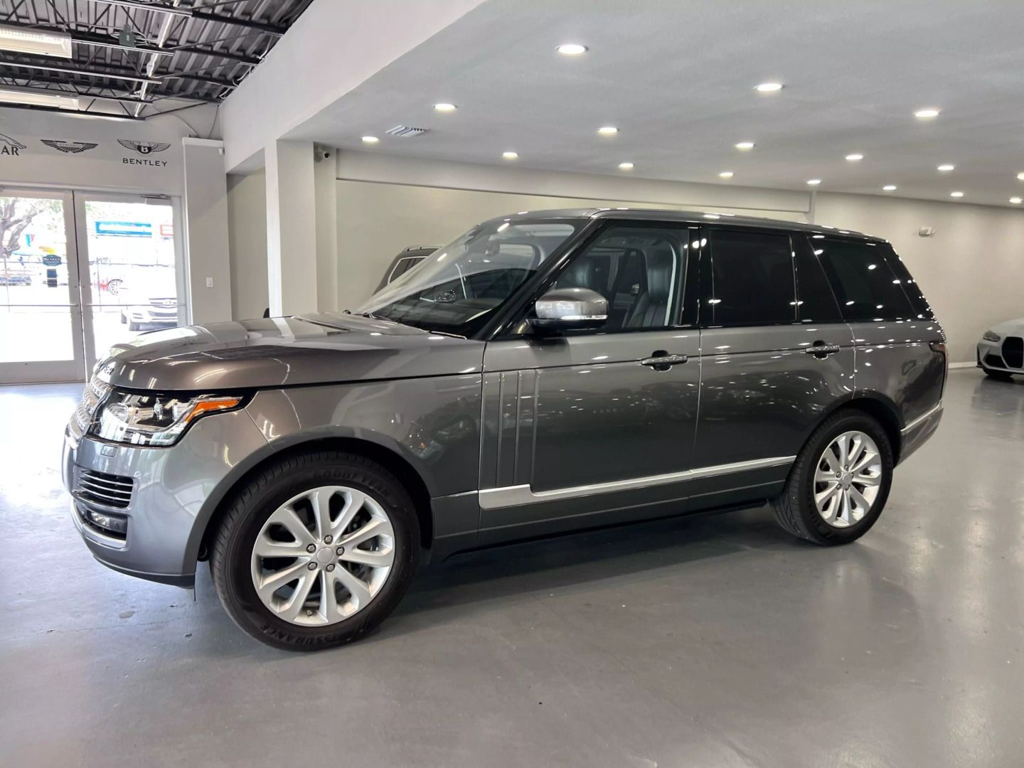 2015 Land Rover Range Rover Hse Sport Utility 4d - Image 4