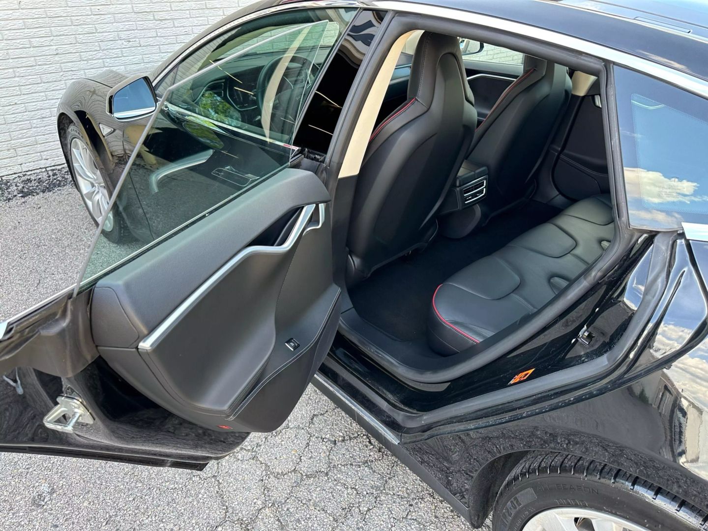 2014 Tesla Model S - Image 24