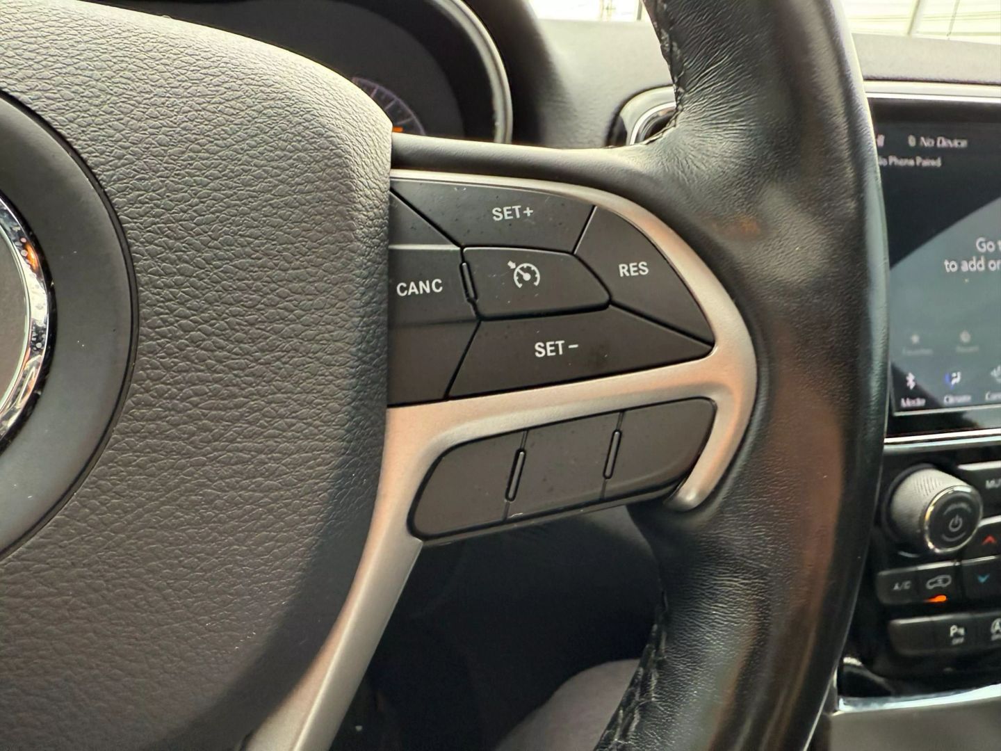 2020 Jeep Grand Cherokee - Image 32