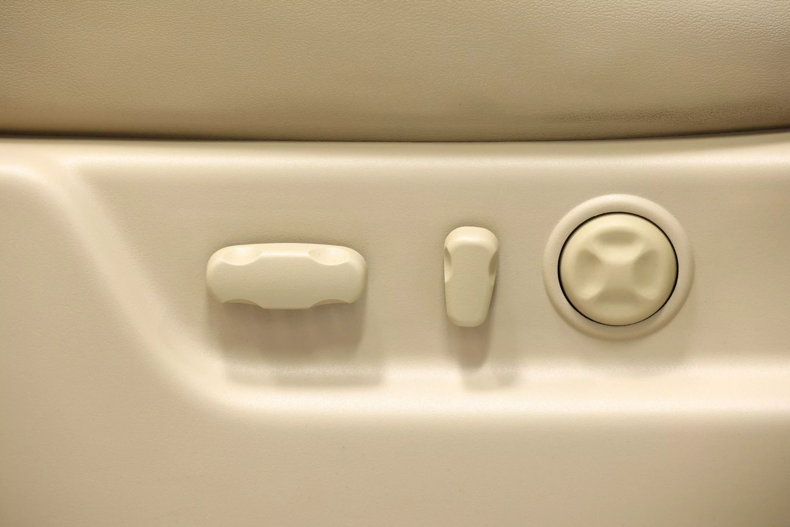 2012 Cadillac Escalade - Image 14