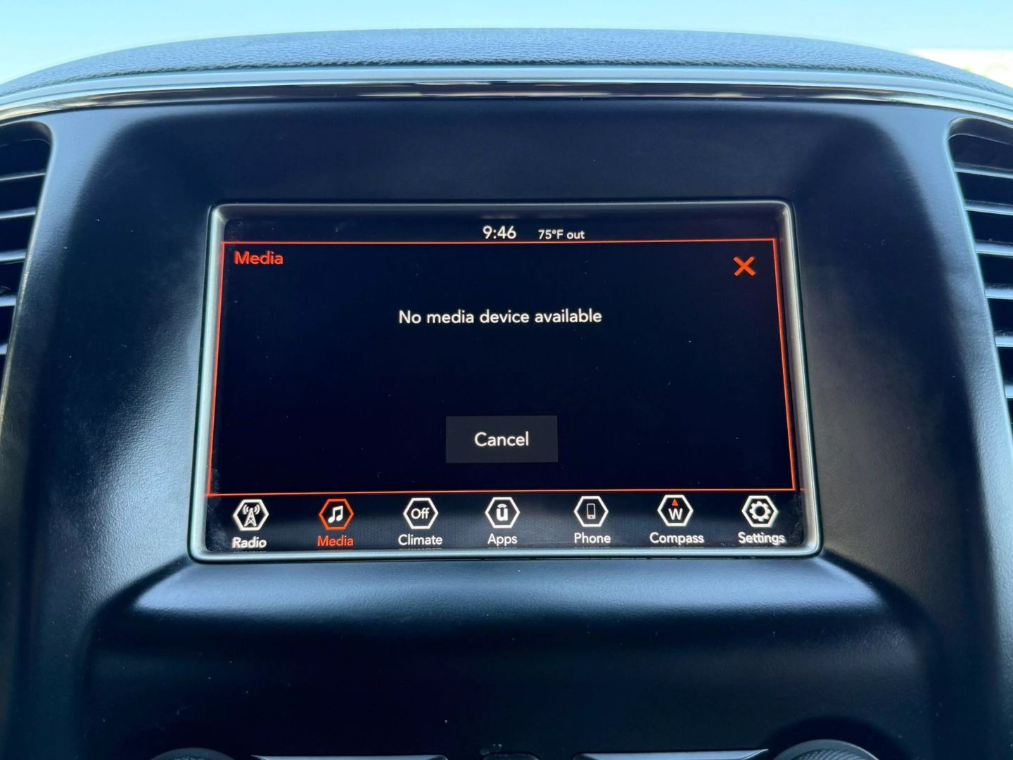 2019 Jeep Grand Cherokee - Image 32