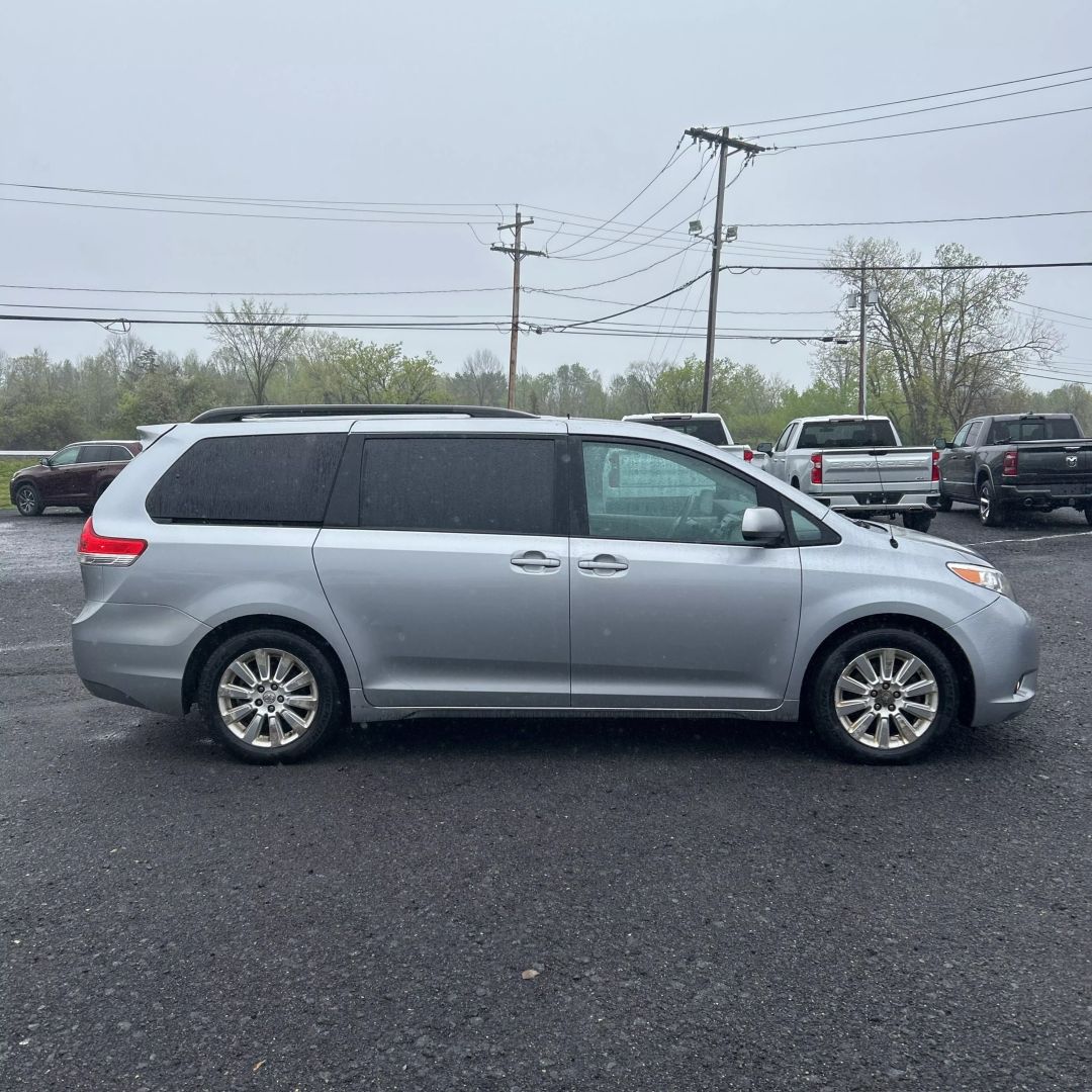 Image 3 of 2012 TOYOTA SIENNA