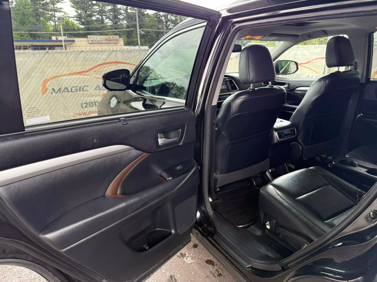 2015 Toyota Highlander - Image 17