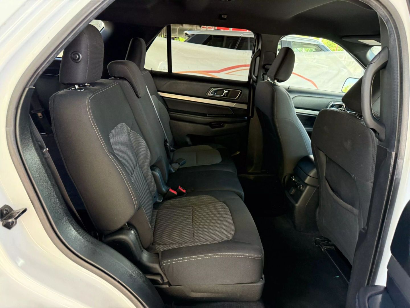 2019 Ford Explorer - Image 24