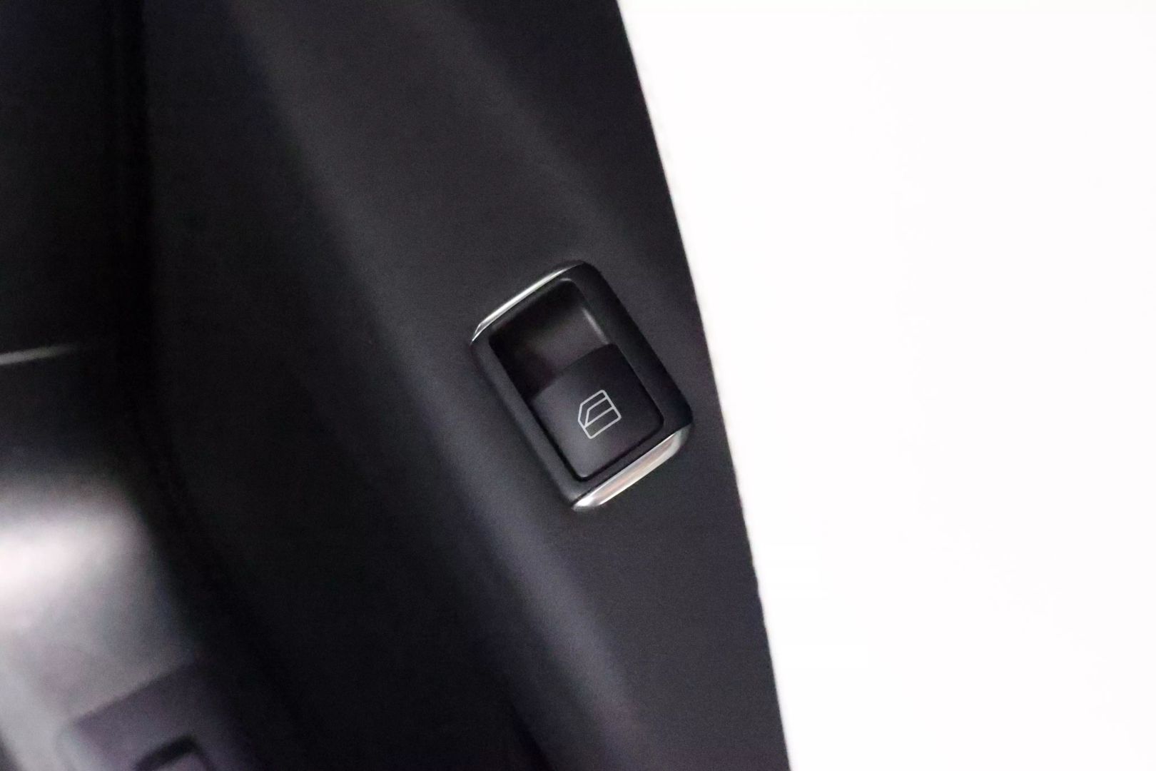 2020 Tesla Model X - Image 51