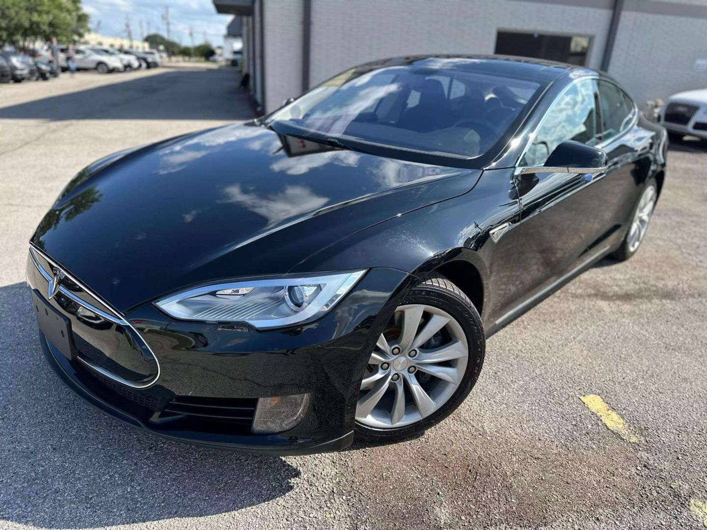 2014 Tesla Model S - Image 2