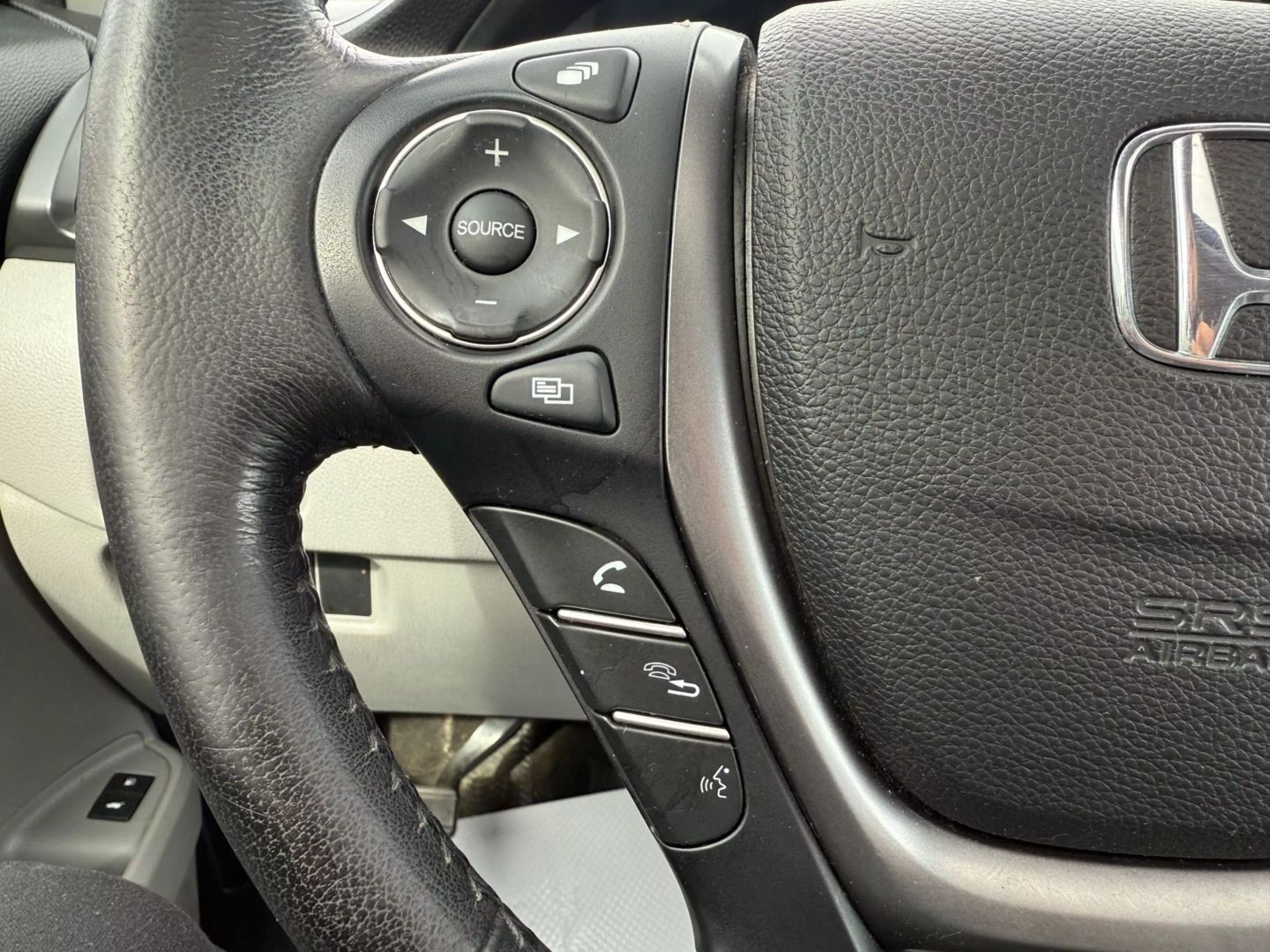 2016 Honda Pilot - Image 32