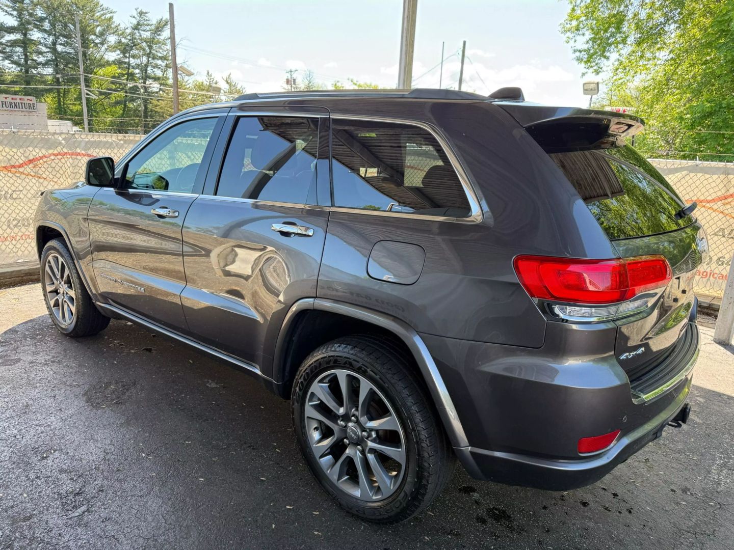 2018 Jeep Grand Cherokee - Image 13