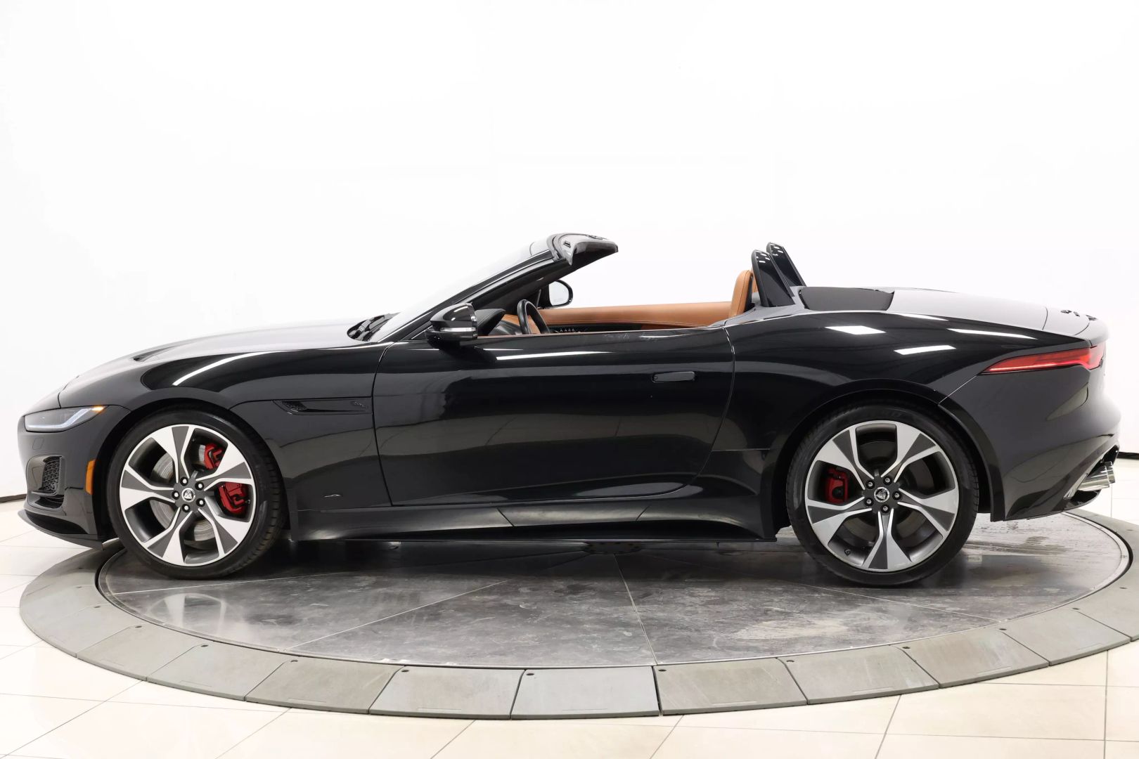 2024 Jaguar F-type - Image 6