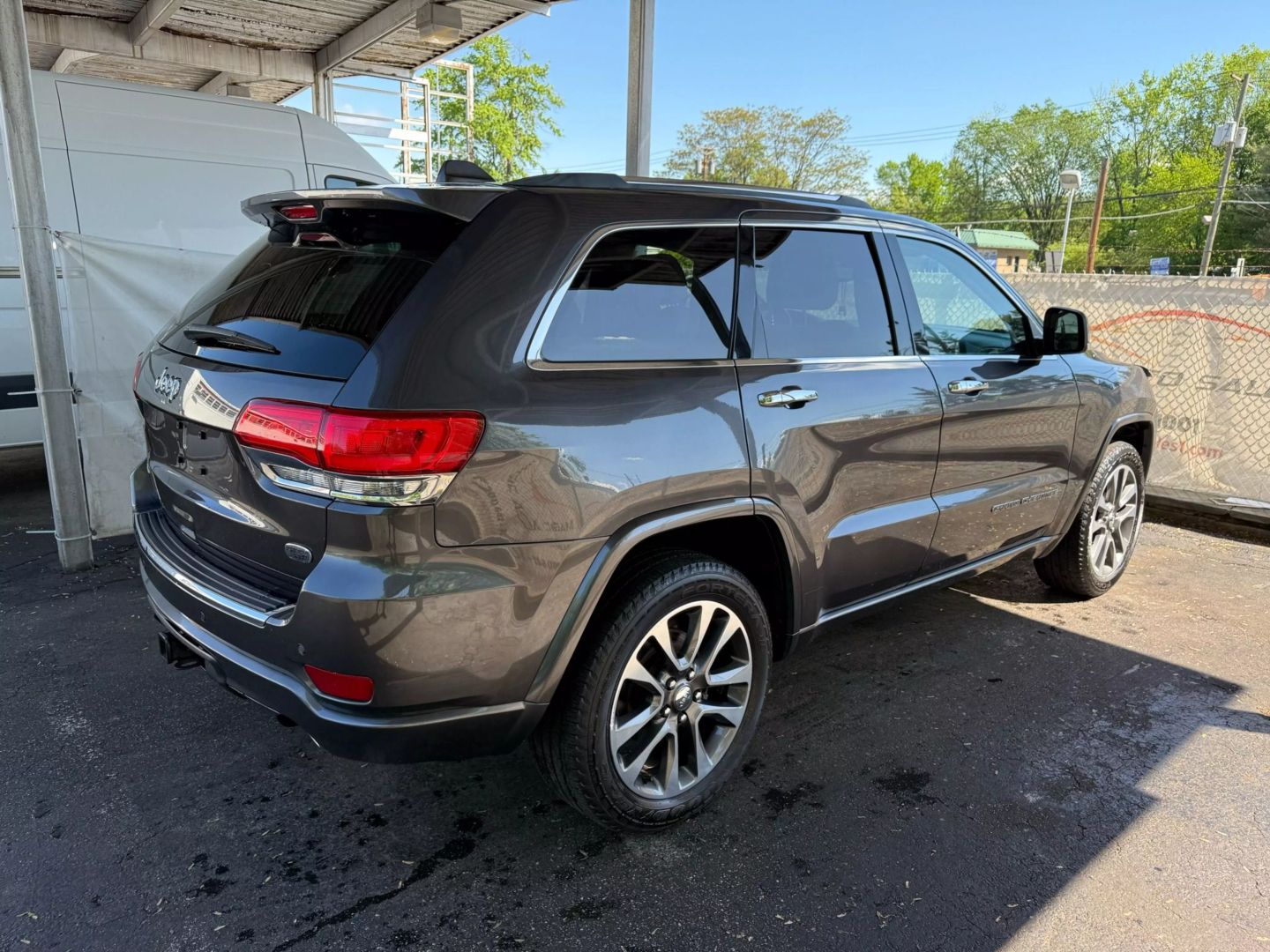 2018 Jeep Grand Cherokee - Image 12