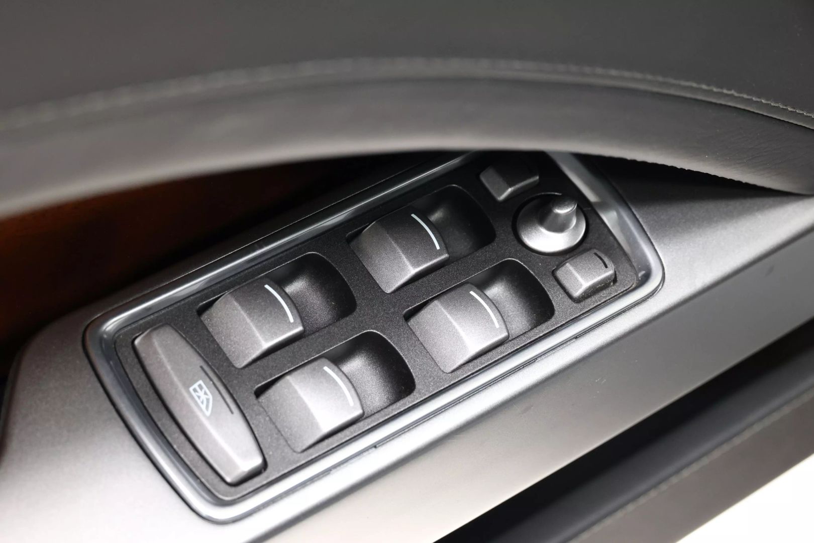 2011 Aston Martin Rapide - Image 10