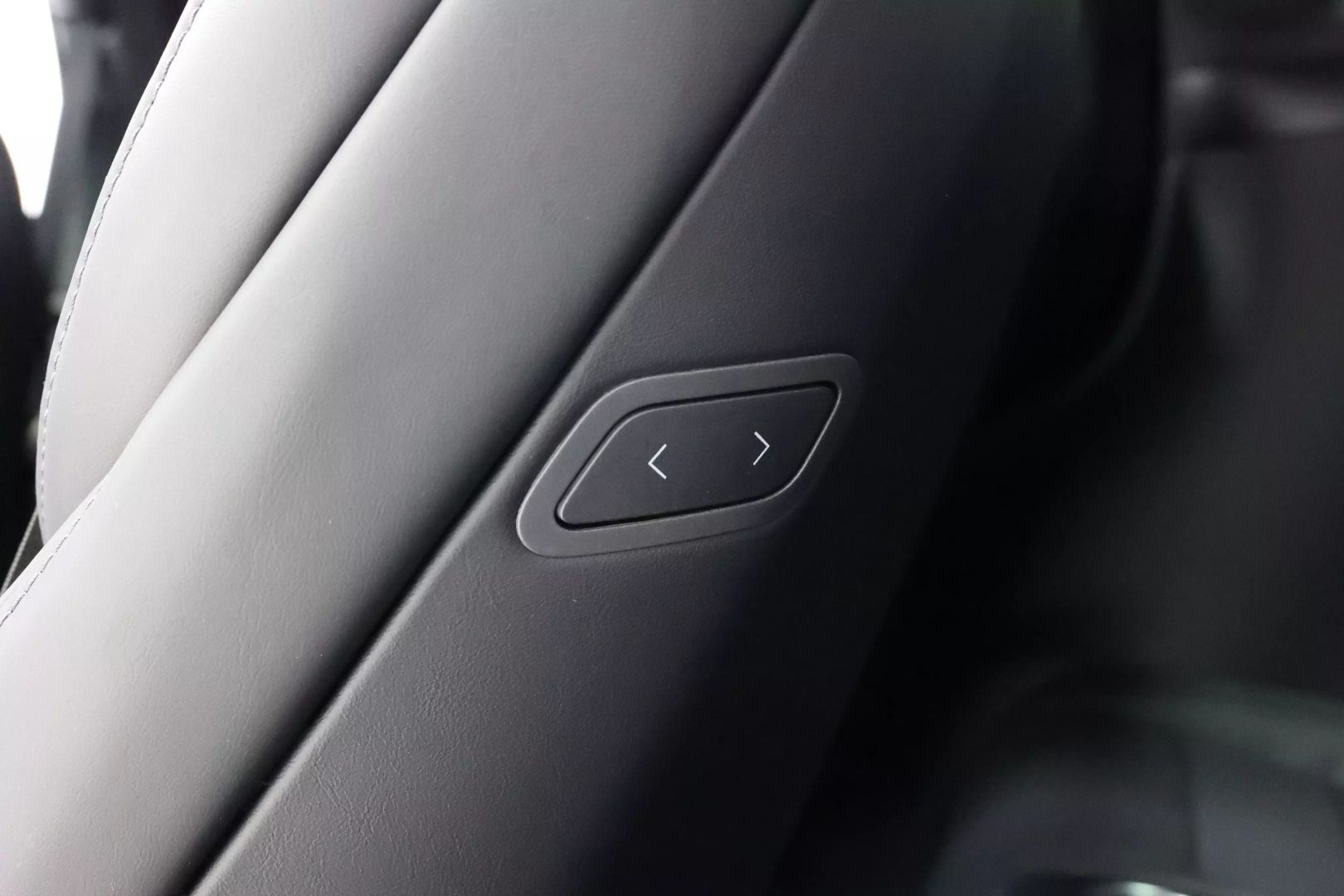 2022 Tesla Model X - Image 47
