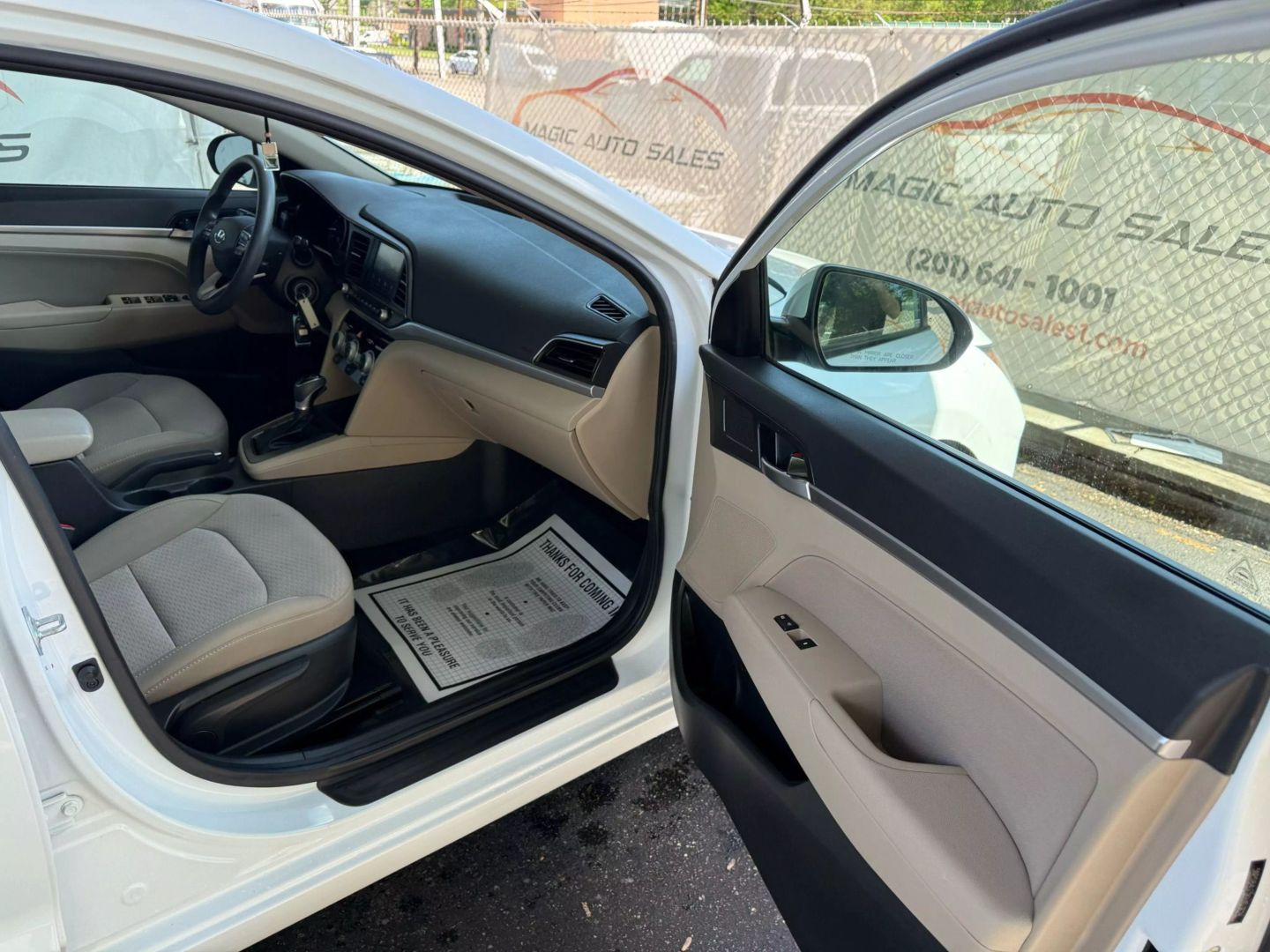 2019 Hyundai Elantra - Image 24