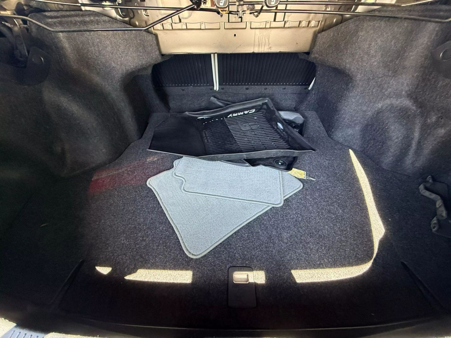 2016 Toyota Camry - Image 20