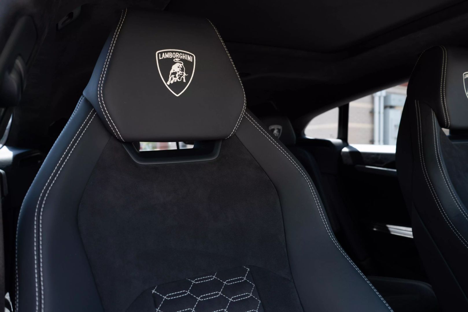 2019 Lamborghini Urus - Image 56