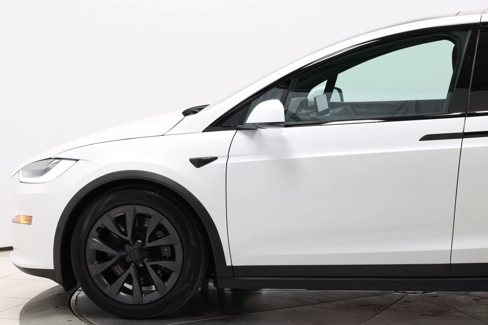 2022 Tesla Model X - Image 7
