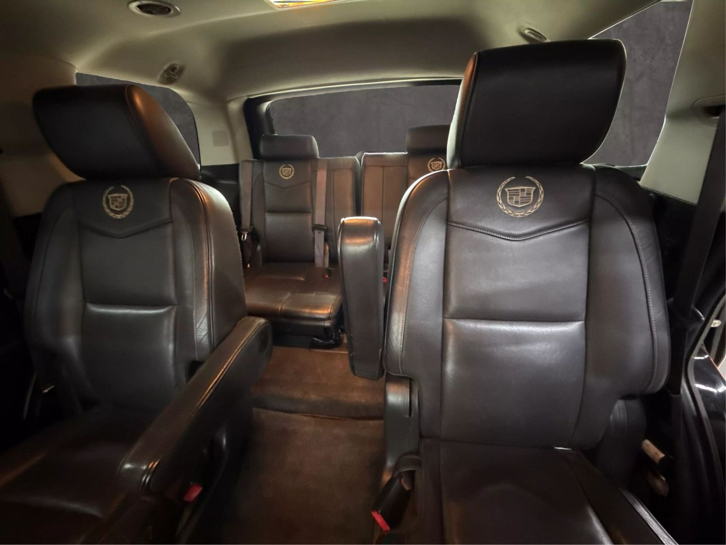 2013 Cadillac Escalade - Image 27