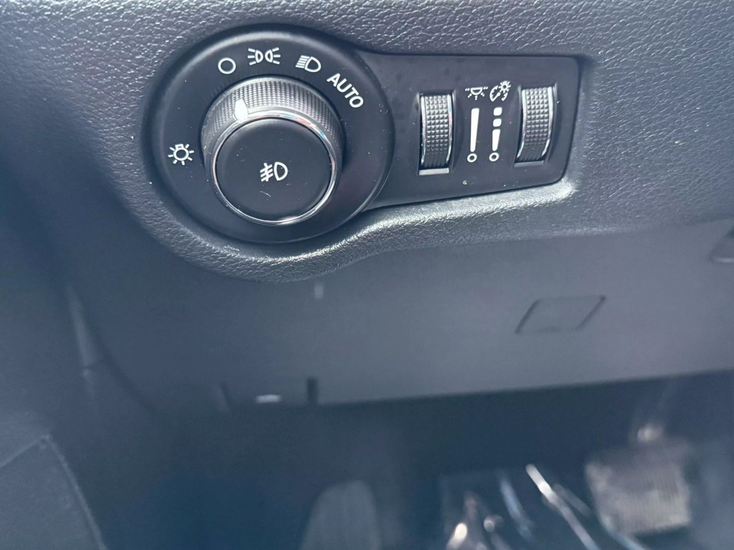 2017 Chrysler Pacifica - Image 63