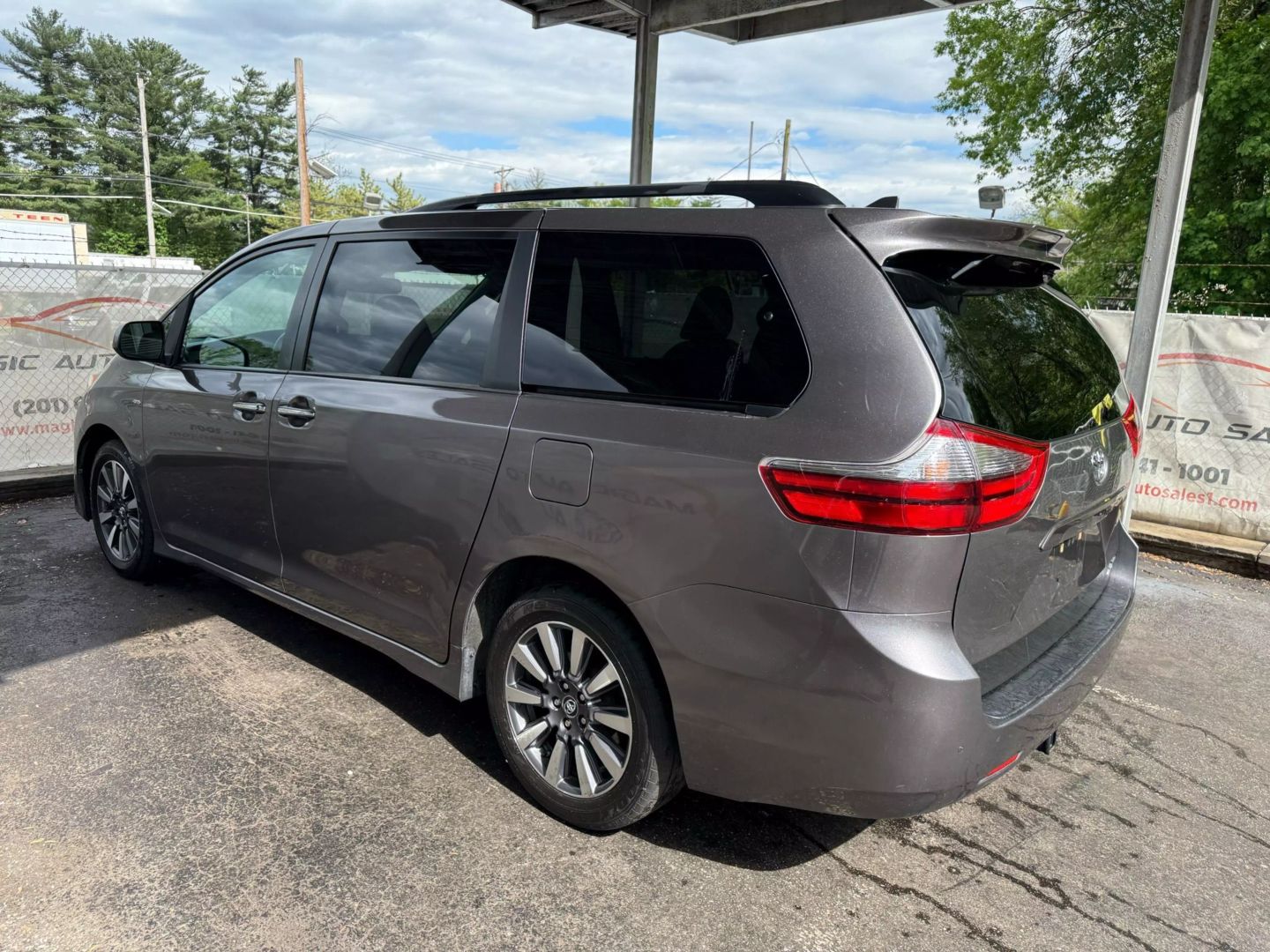 2020 Toyota Sienna - Image 13